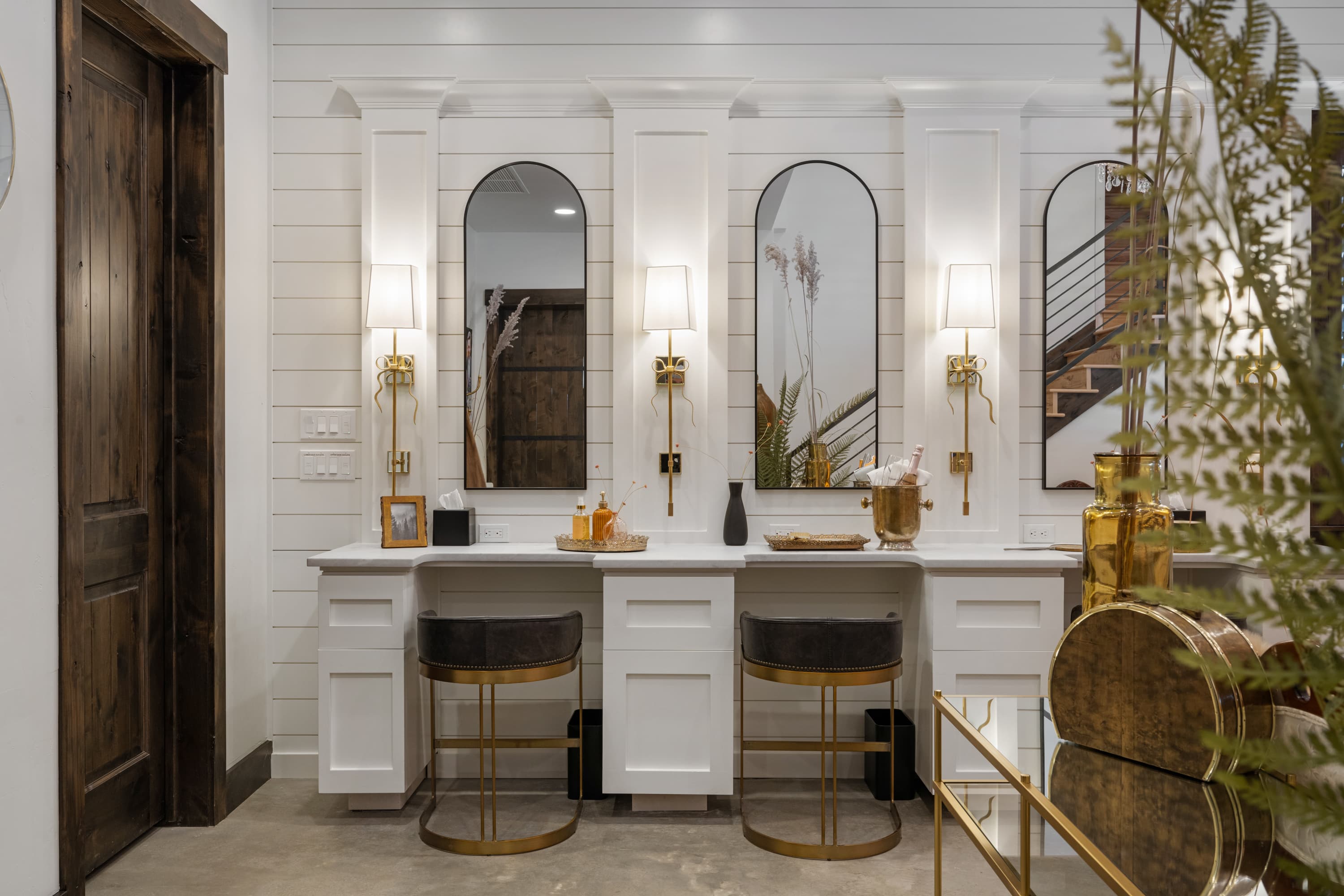 Elegant white bar top with arched mirrors